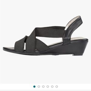 Me Too Women’s Savana Black Low Wedge Sandal Size 8.5 M